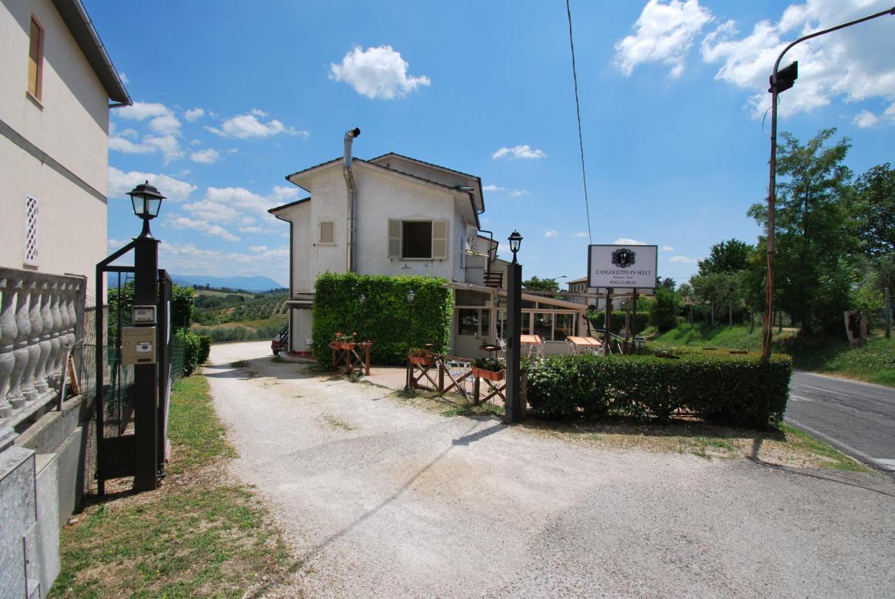 Hotel & Ristorante L'Angoletto In Selci Selci  외부 사진